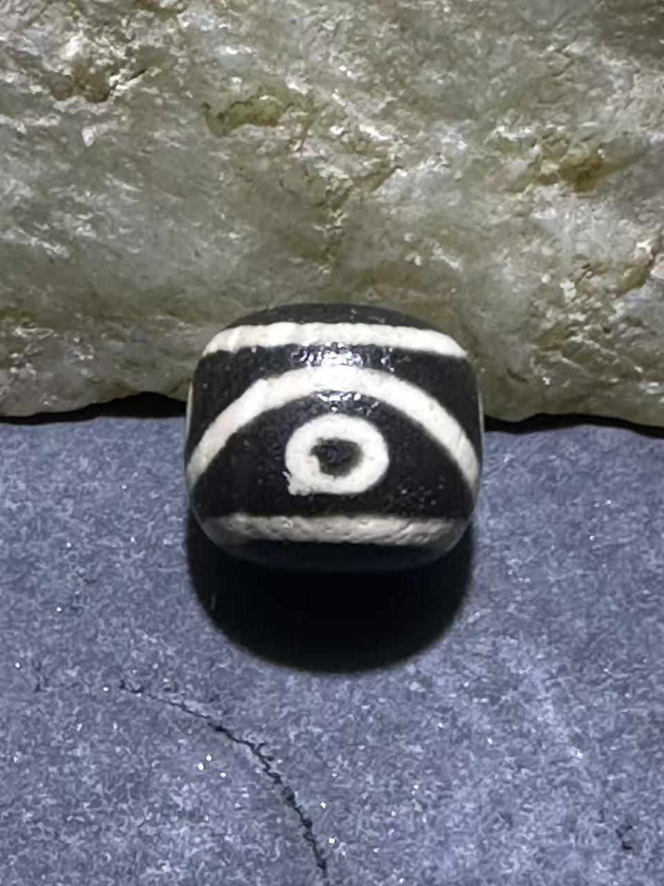 仅此一颗，精品藏传四眼随形天珠一颗