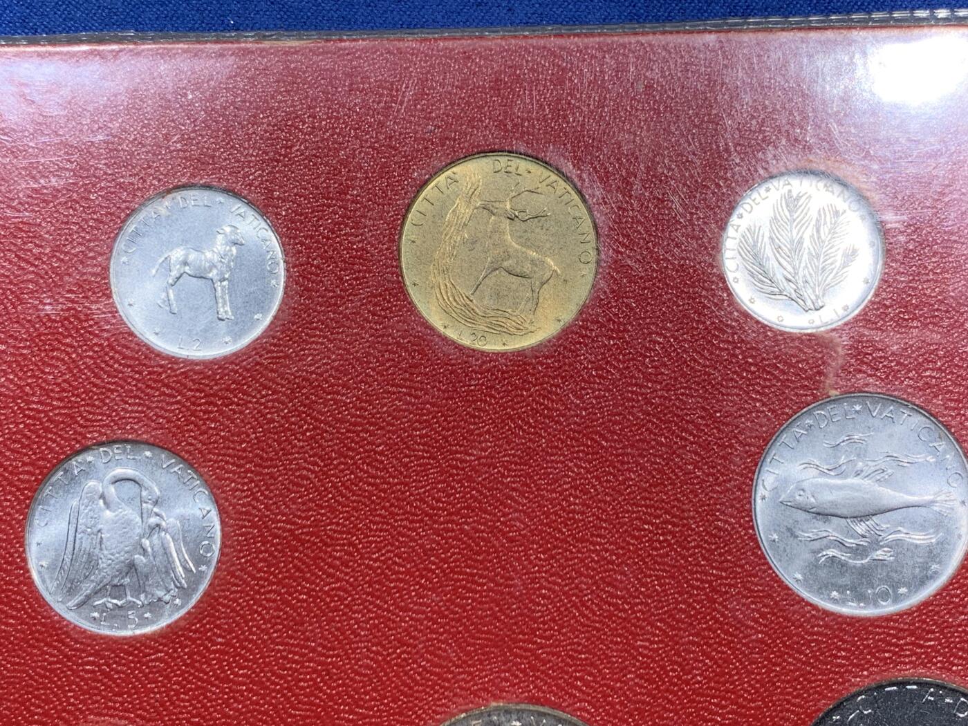 《竞宝斋》第473场 周日，周一 2场连拍 （全场包邮）欢迎送拍 梵蒂冈八枚装套币 带1枚500里拉银币