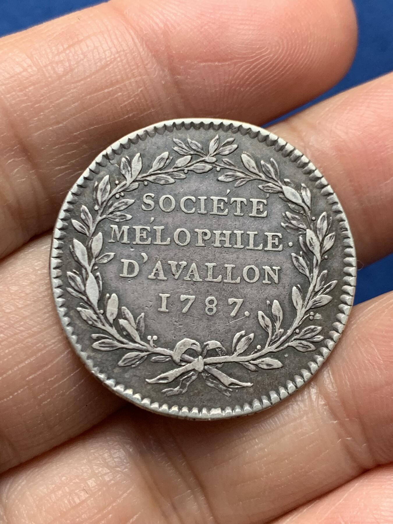 《竞宝斋》第473场 周日，周一 2场连拍 （全场包邮）欢迎送拍 法国1787年阿瓦隆爱乐协会JETON，早期音乐协会少见，8.35克，29.1mm