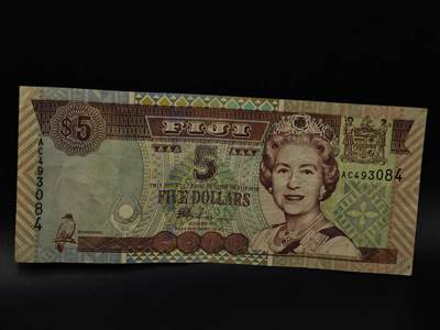  【淘币小摊】限时拍第八百八十四拍   纸币场    每周一统一发货 - 斐济5元纸币【有折】