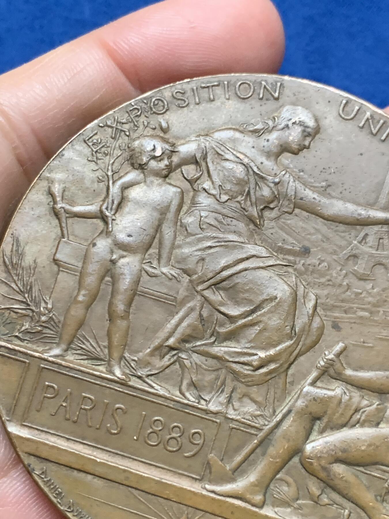 《竞宝斋》第473场 周日，周一 2场连拍 （全场包邮）欢迎送拍 1889年巴黎世博会纪念铜章 96.9克 63mm 丰饶角铜标