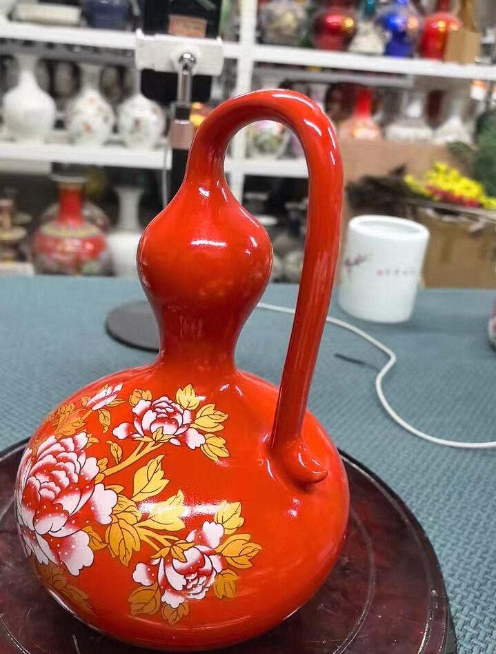 中国红牡丹带把葫芦瓶，葫芦～福禄！寓意极好！瓶高23厘米，肚经15厘米。