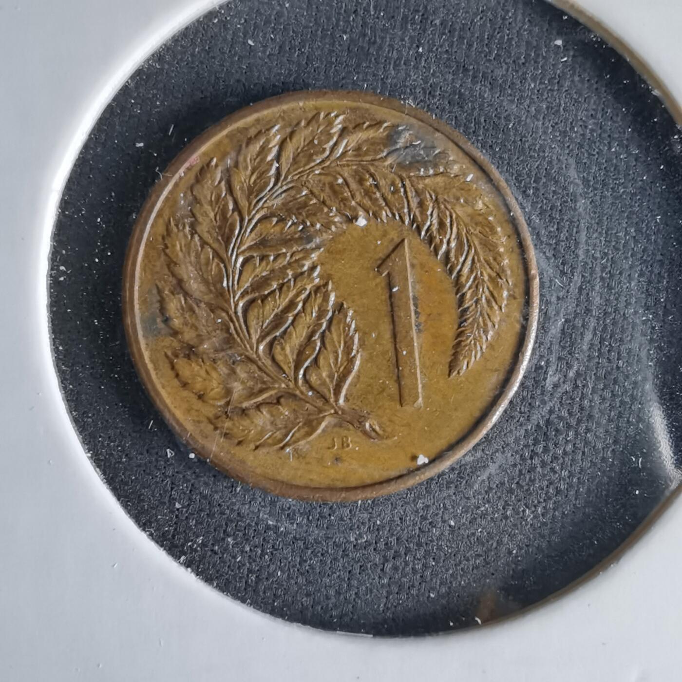 沼泽如烟--第1033场 新西兰1985年一分浅雕版