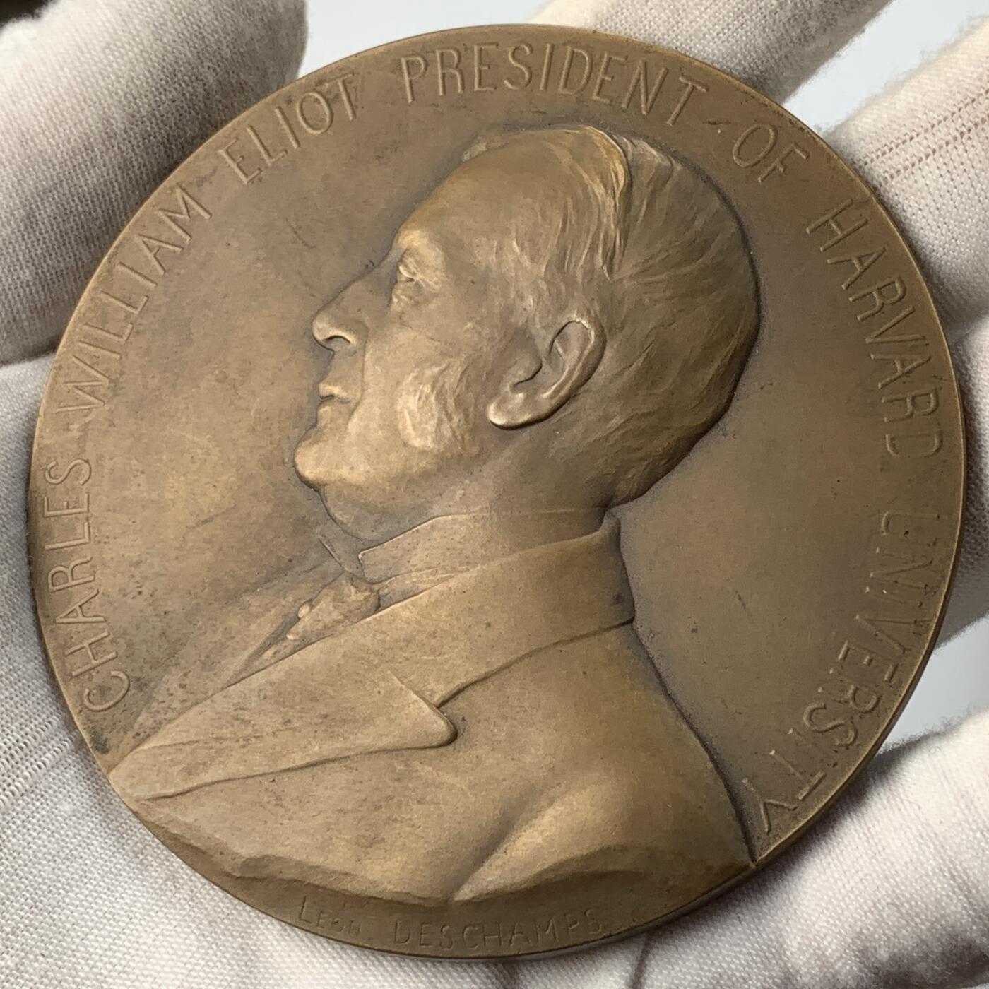 掌中浮雕-藏着的欧洲第056场 1907年哈佛大学校长查尔斯·威廉·埃利奥特纪念铜章，81mm，原盒