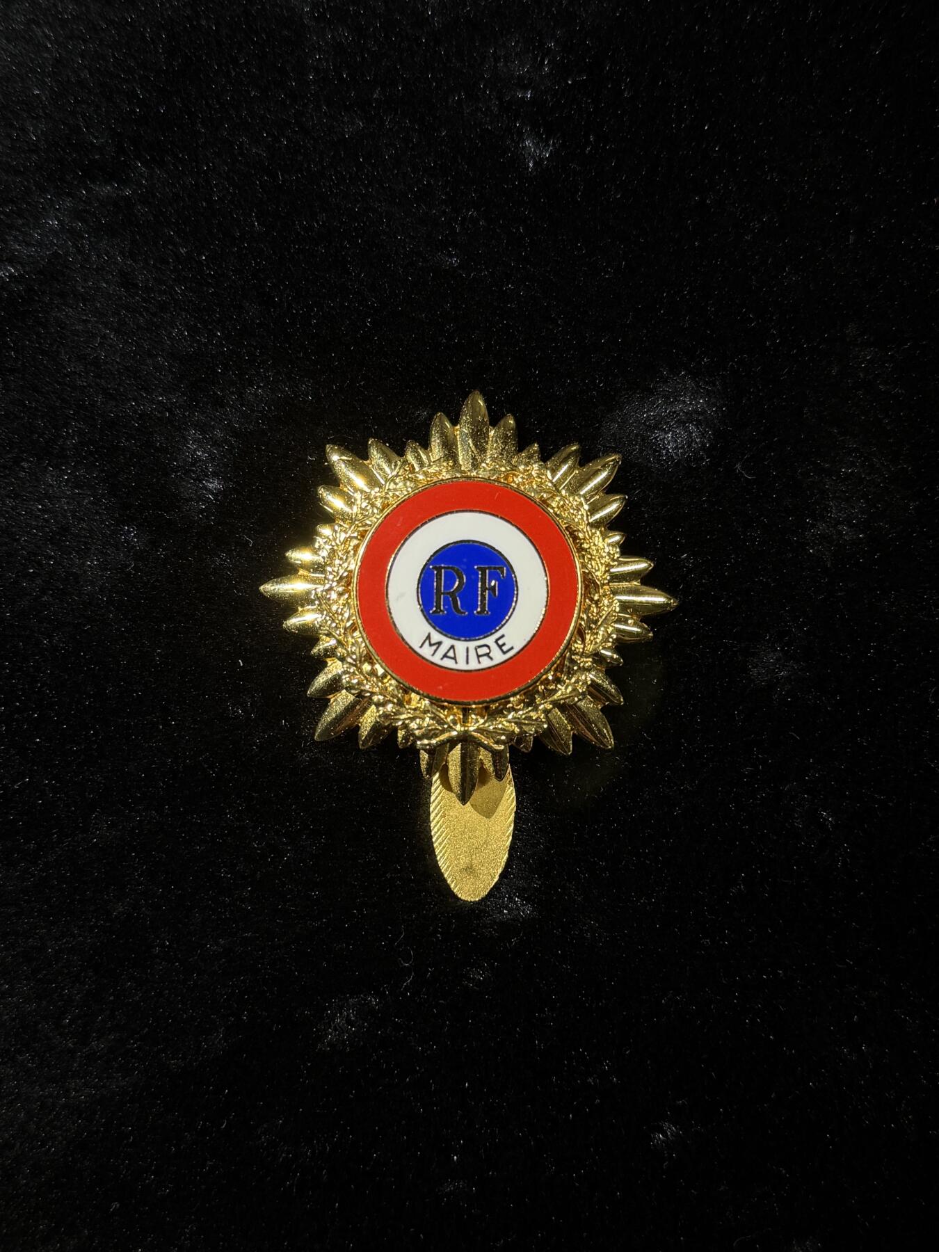 戎马世界章牌大赏，第112期 法国议员章