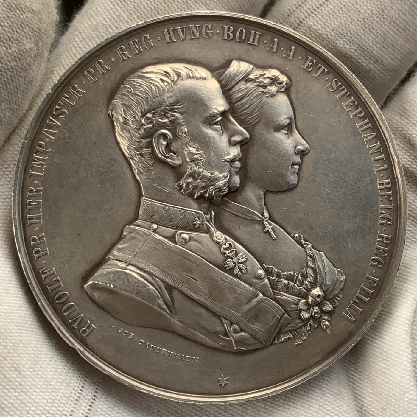 掌中浮雕-藏着的欧洲第056场 1881年奥地利鲁道夫王储结婚纪念银章，55mm，82g，大师 J. Tautenhayn作品