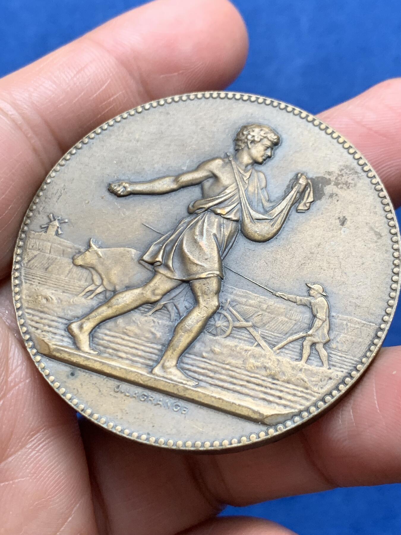 《竞宝斋》第474场 周日，周一 2场连拍 （全场包邮）欢迎送拍 法国农业播种者铜章 60.9克 49.7mm