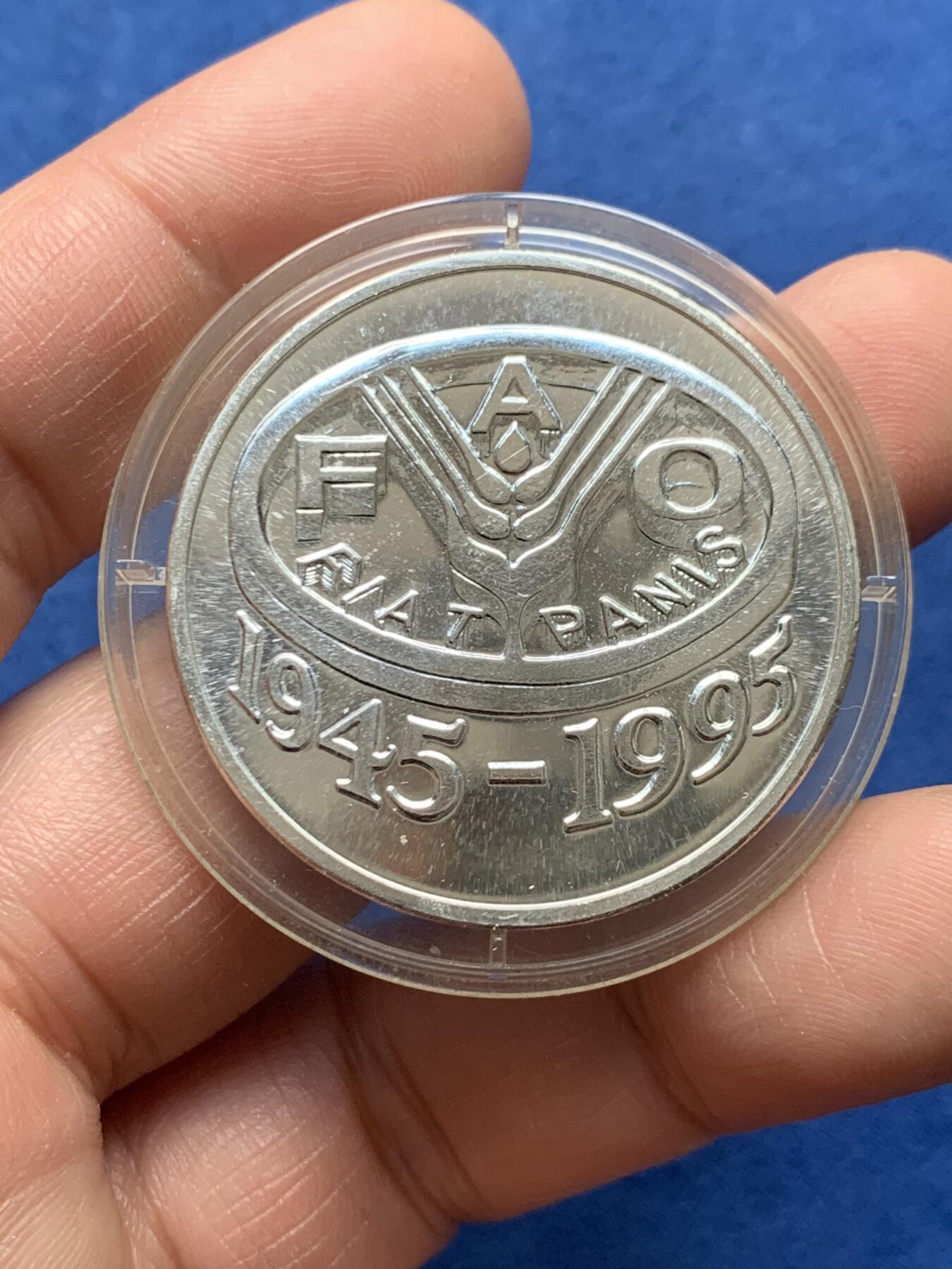 《竞宝斋》第474场 周日，周一 2场连拍 （全场包邮）欢迎送拍 罗马尼亚1995年联合国粮食及农业组织成立50周年100列伊纪念银币 925银 27.45克