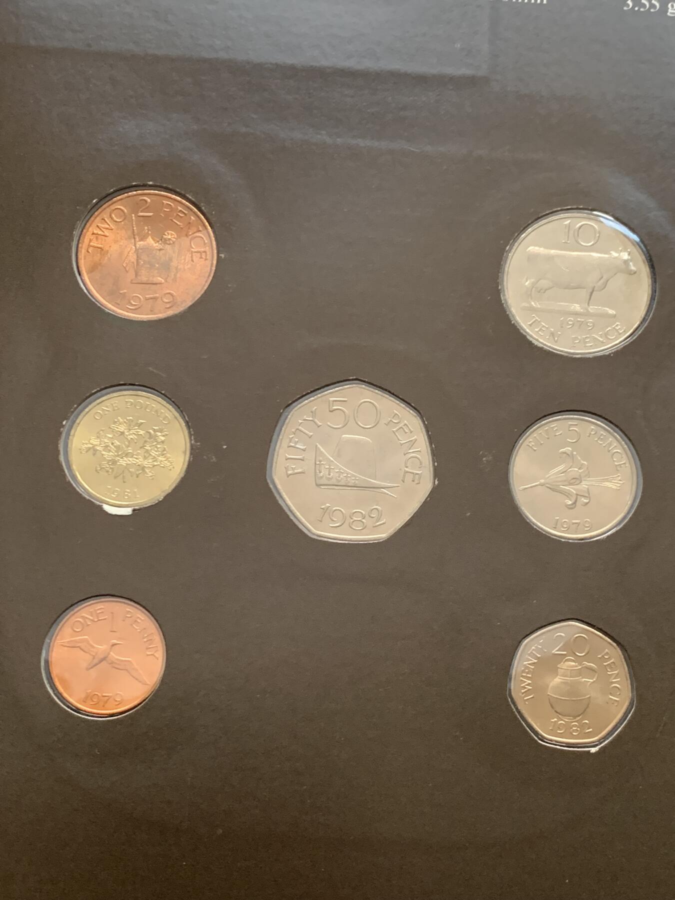 《竞宝斋》第474场 周日，周一 2场连拍 （全场包邮）欢迎送拍 根西岛1983年七枚装邮币封