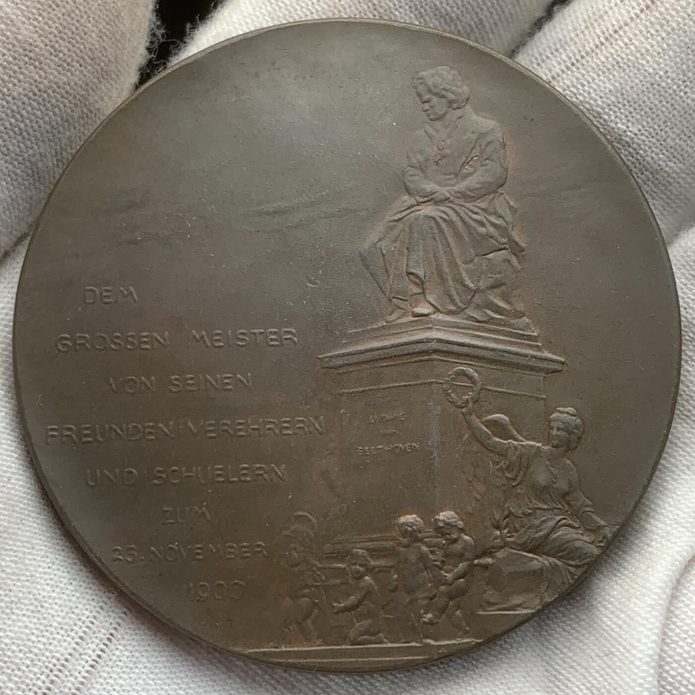 掌中浮雕-藏着的欧洲第056场 1900年奥地利雕塑家卡斯帕·冯·齐姆布施（Kaspar von Zumbusch）铜章，背面：维也纳贝多芬广场上竖立的贝多芬纪念雕塑就是由他操刀完成 ,56mm