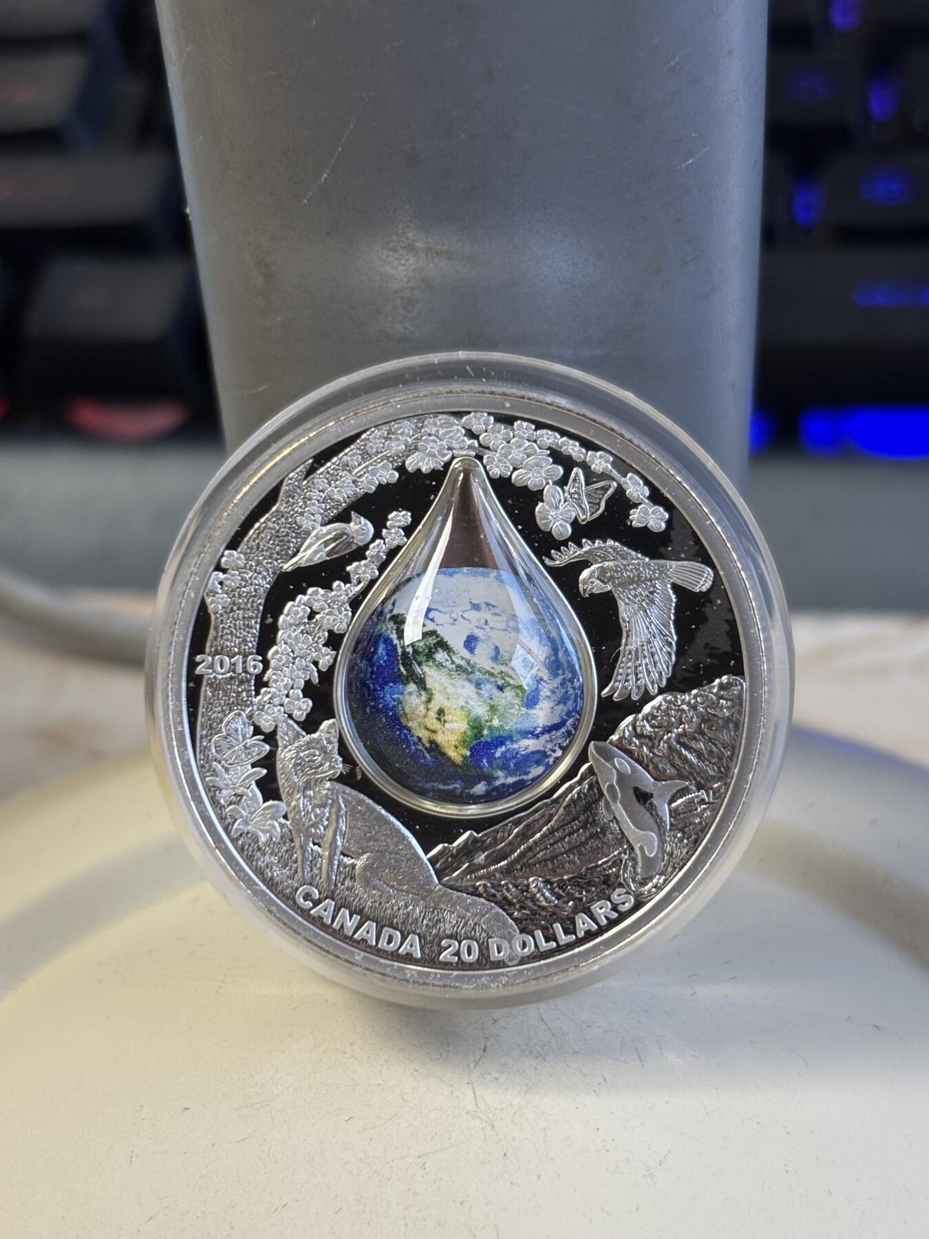 第195期拍卖 获奖加拿大2016年首枚镶嵌3D水滴状地球母亲精制纪念银币，9999银，发行7000枚