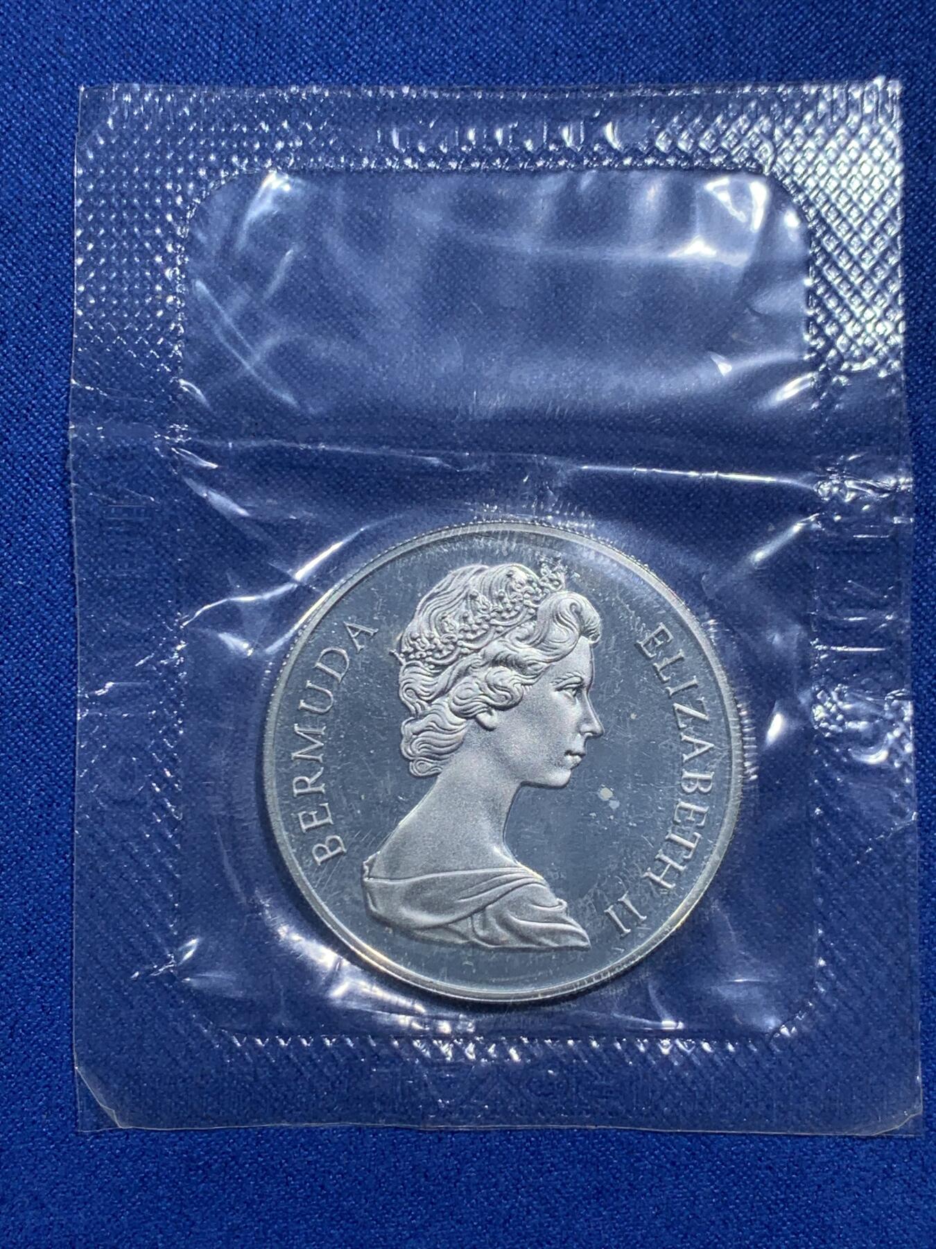 《竞宝斋》第474场 周日，周一 2场连拍 （全场包邮）欢迎送拍 百慕大群岛1972年壹元女王银婚精制克朗型纪念银币 原盒 28克 925银