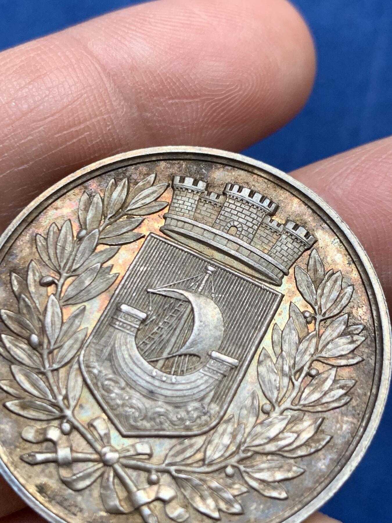 《竞宝斋》第474场 周日，周一 2场连拍 （全场包邮）欢迎送拍 法国1856年拉维莱特市镇议会纪念银章，无边铭，21克，35.2mm