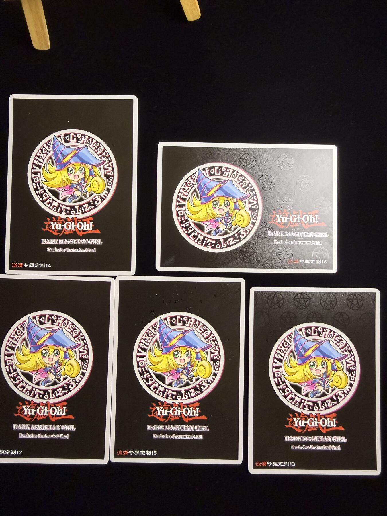 奇点卡牌限时专场 新品 亲签 限编 所有卡牌独家赞助 部分卡牌支持多宫 流拍商品会循环上架 禁止小号扛价 拒绝套路 部分卡牌设有底价 大家放心拍！祝各位卡牌大佬名流身体健康！