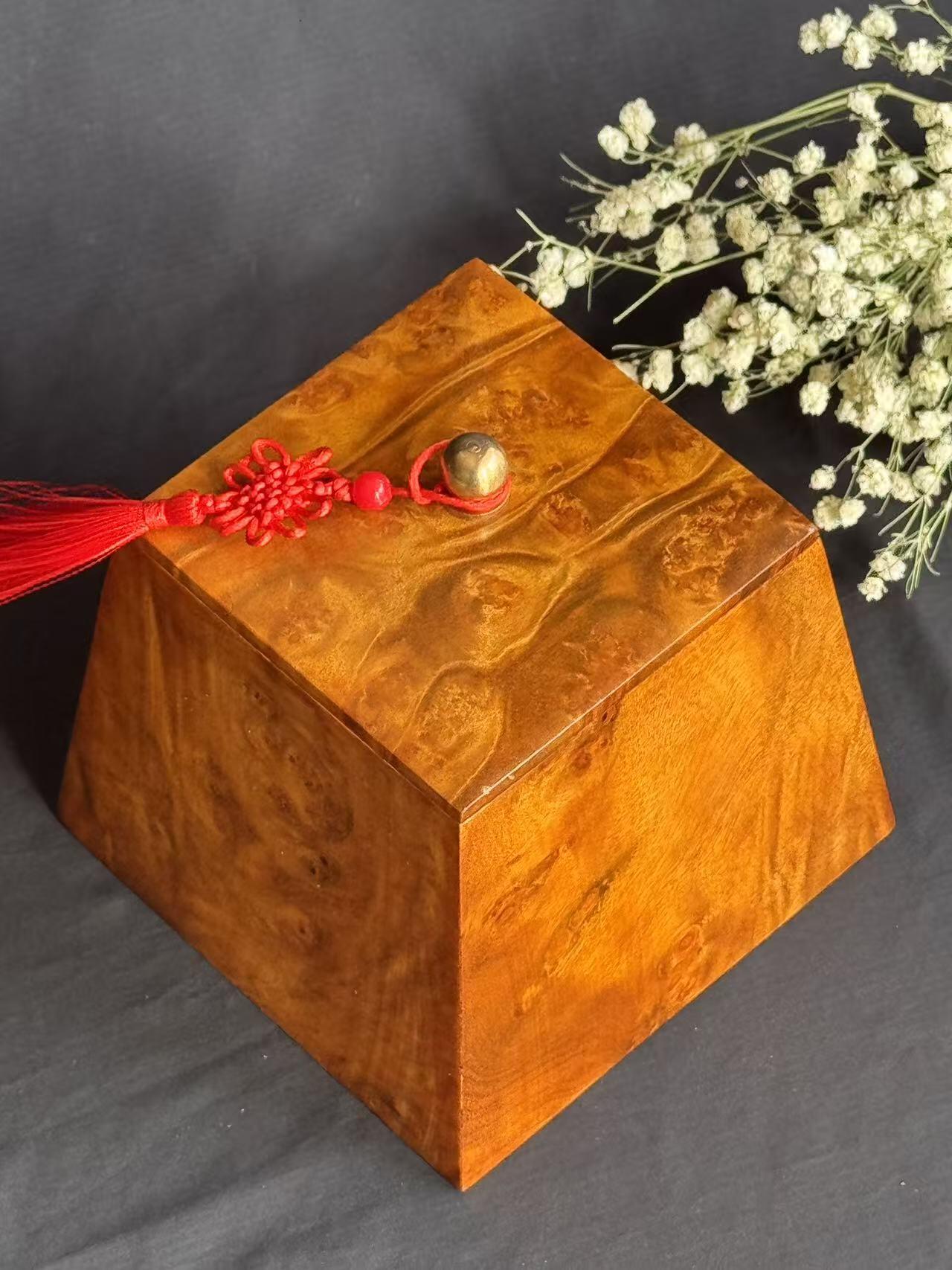 零元拍：缅甸国木黄金樟瘿子木木斗（日进斗米），做工精美。爆满花满瘤花，金光闪闪，，美轮美奂。尺寸：9.7/12.9/12CM