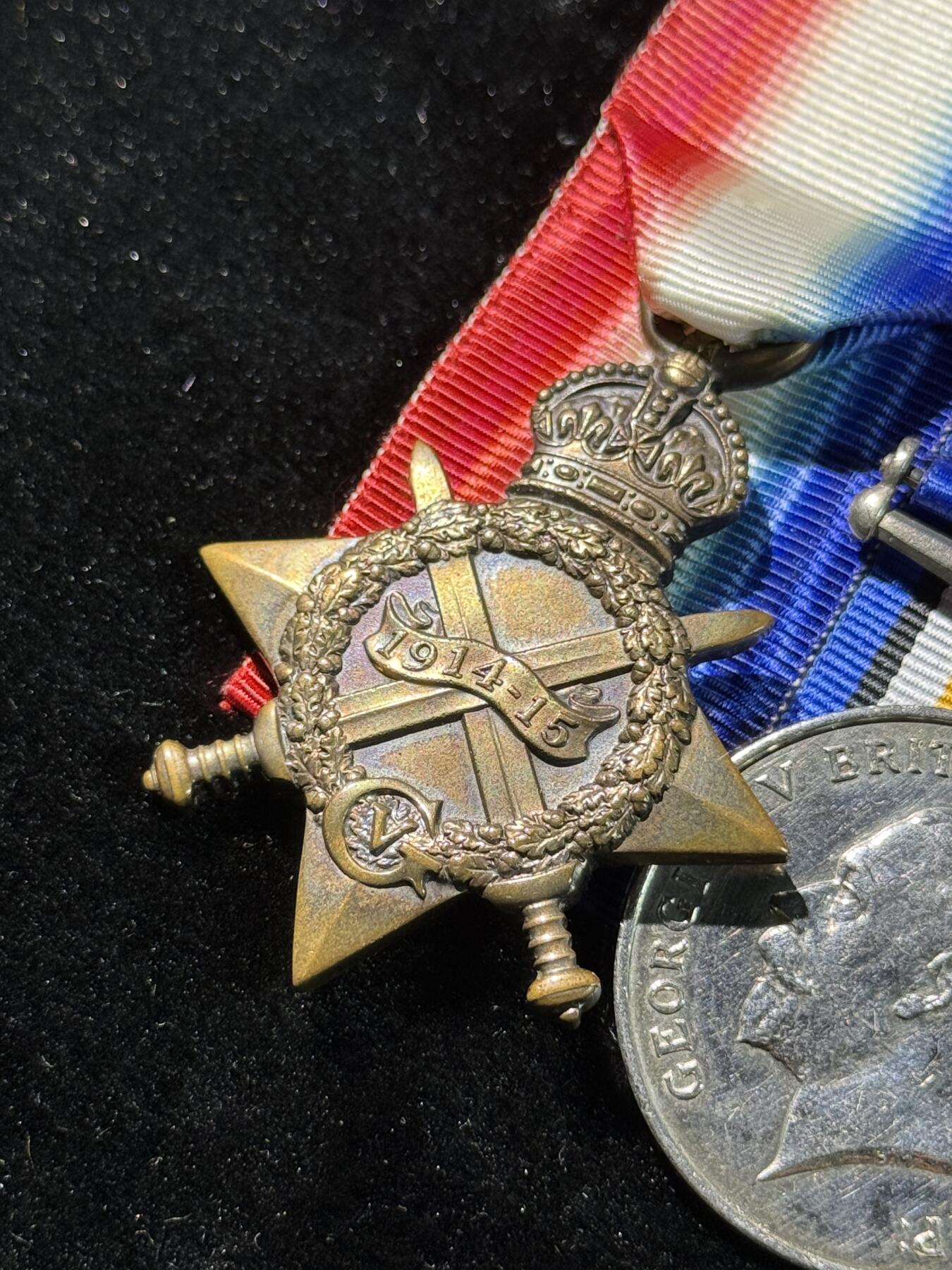 戎马世界章牌大赏，第112期 英国海军长期服役与一战奖章联排，带得主档案资料