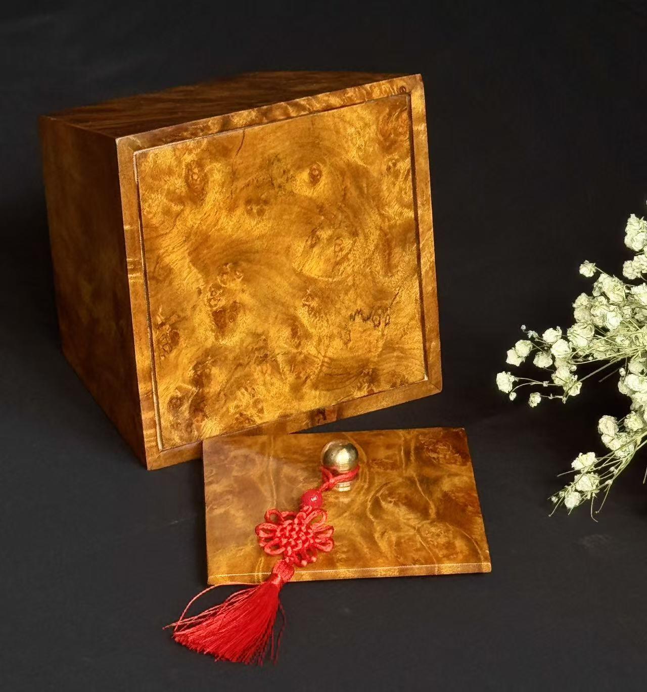 零元拍：缅甸国木黄金樟瘿子木木斗（日进斗米），做工精美。爆满花满瘤花，金光闪闪，，美轮美奂。尺寸：9.7/12.9/12CM