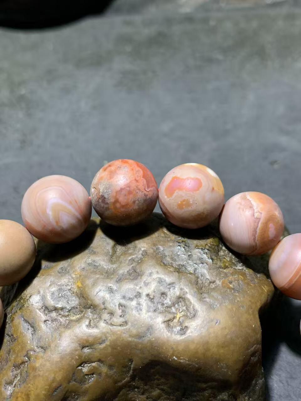 川料南红玛瑙包浆料手串一条，