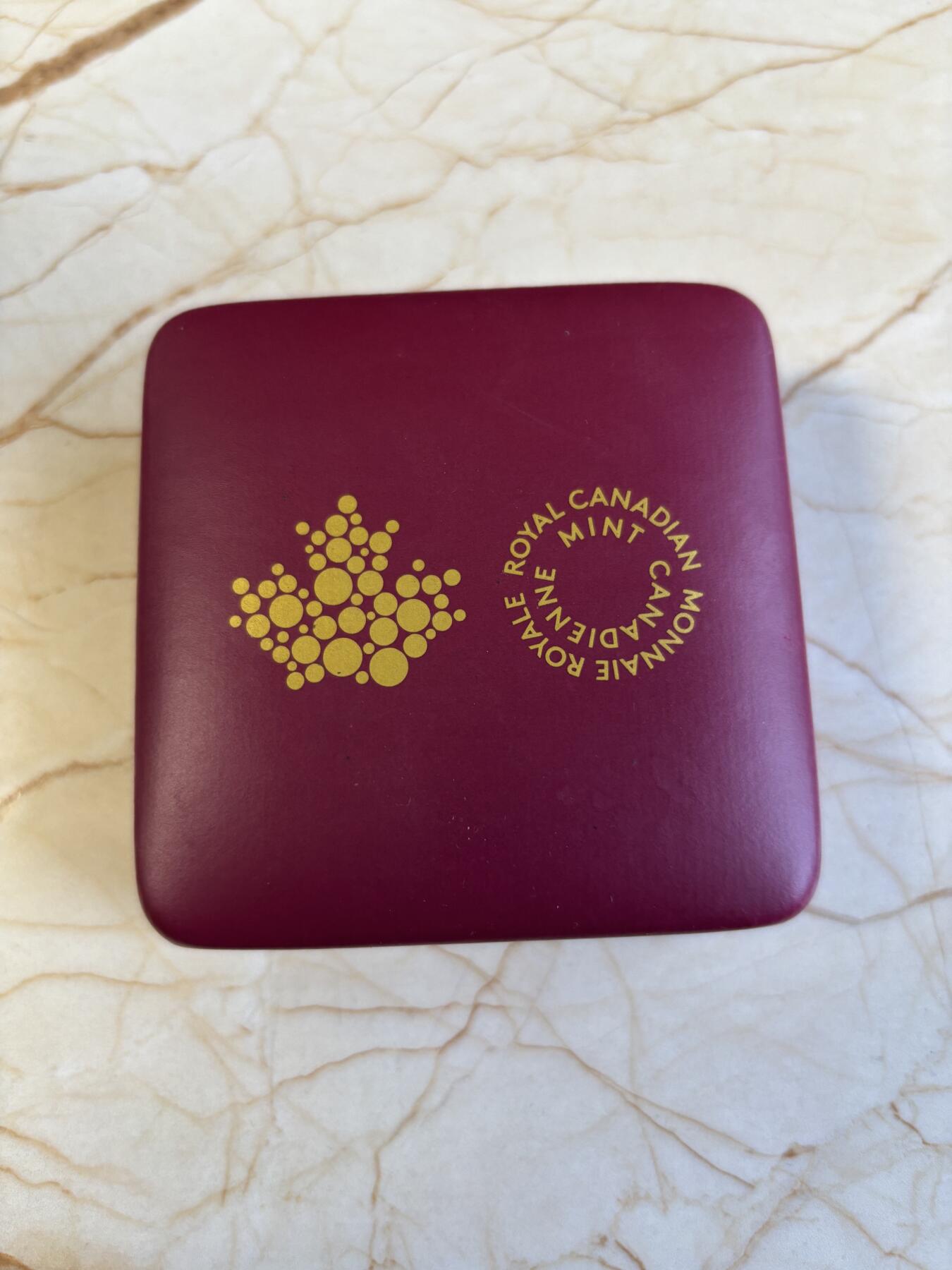 第195期拍卖 获奖加拿大2016年首枚镶嵌3D水滴状地球母亲精制纪念银币，9999银，发行7000枚