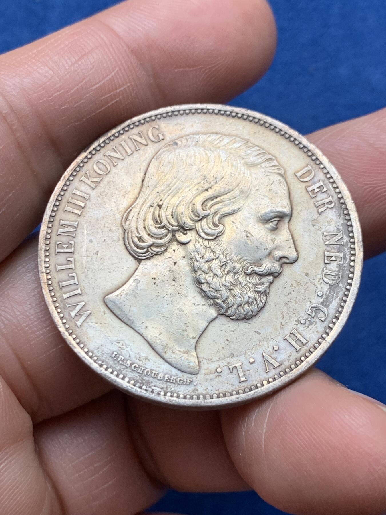 《竞宝斋》第474场 周日，周一 2场连拍 （全场包邮）欢迎送拍 荷兰1868年威廉三世国王头像2.5盾大银币