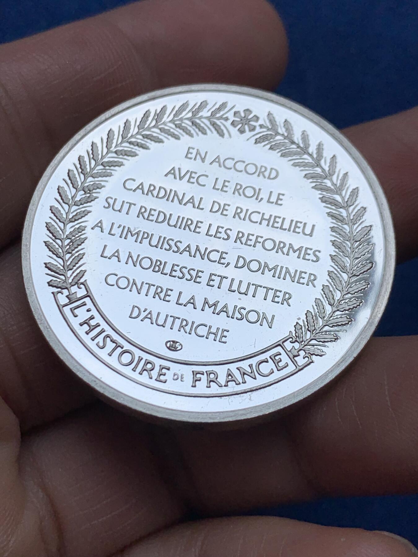 《竞宝斋》第474场 周日，周一 2场连拍 （全场包邮）欢迎送拍 巴黎造币厂出法国历史人物纪念银章 路易十三的首相黎塞留枢机主教 34.75克 39.7mm 镜面感