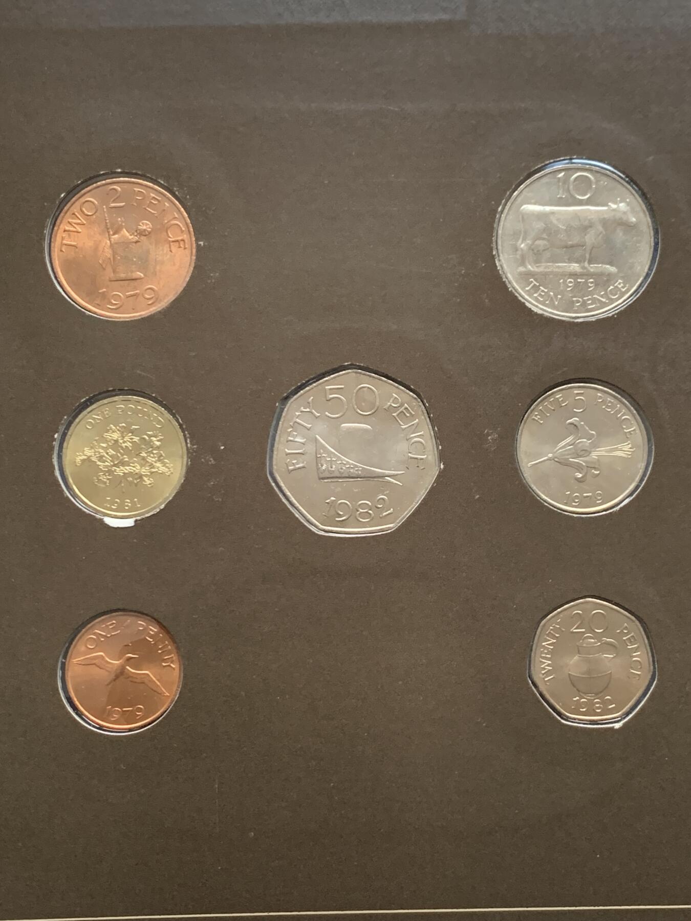 《竞宝斋》第474场 周日，周一 2场连拍 （全场包邮）欢迎送拍 根西岛1983年七枚装邮币封