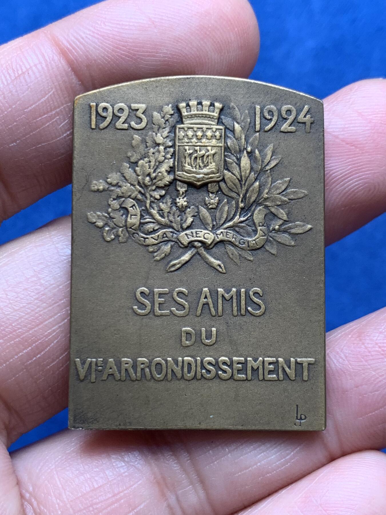 《竞宝斋》第474场 周日，周一 2场连拍 （全场包邮）欢迎送拍 1924年巴黎市议会主席乔治·拉卢方型纪念铜章 29.5克 30.1*42.1mm 丰饶角铜标