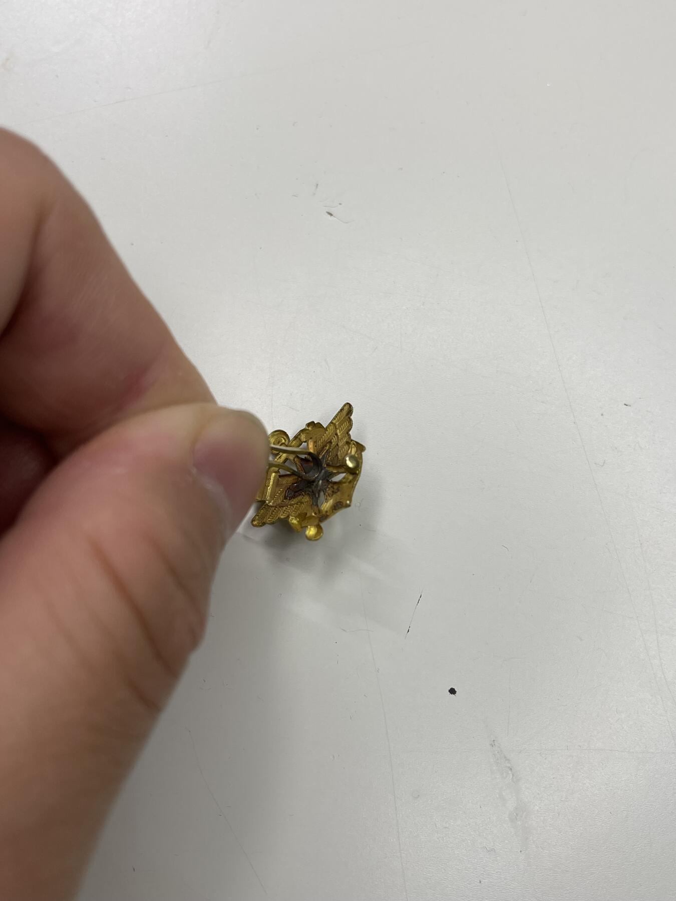 新时代收藏快速小拍 拍卖本周一线所得新货 欢迎关注 铁道符号一只 铜制 状态自辨