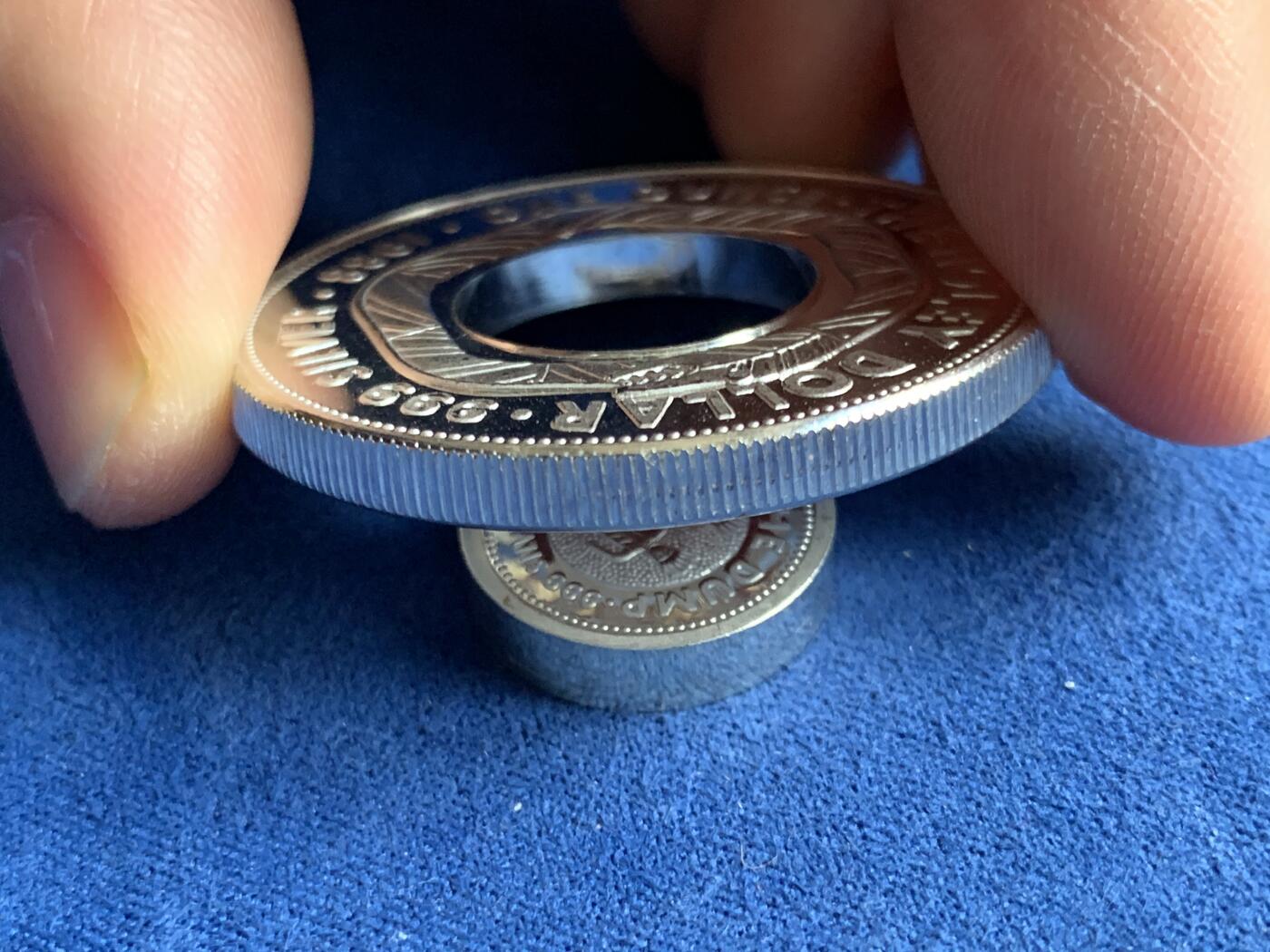 《竞宝斋》第474场 周日，周一 2场连拍 （全场包邮）欢迎送拍 澳大利亚1988年子母币 总重约39.8克 925银