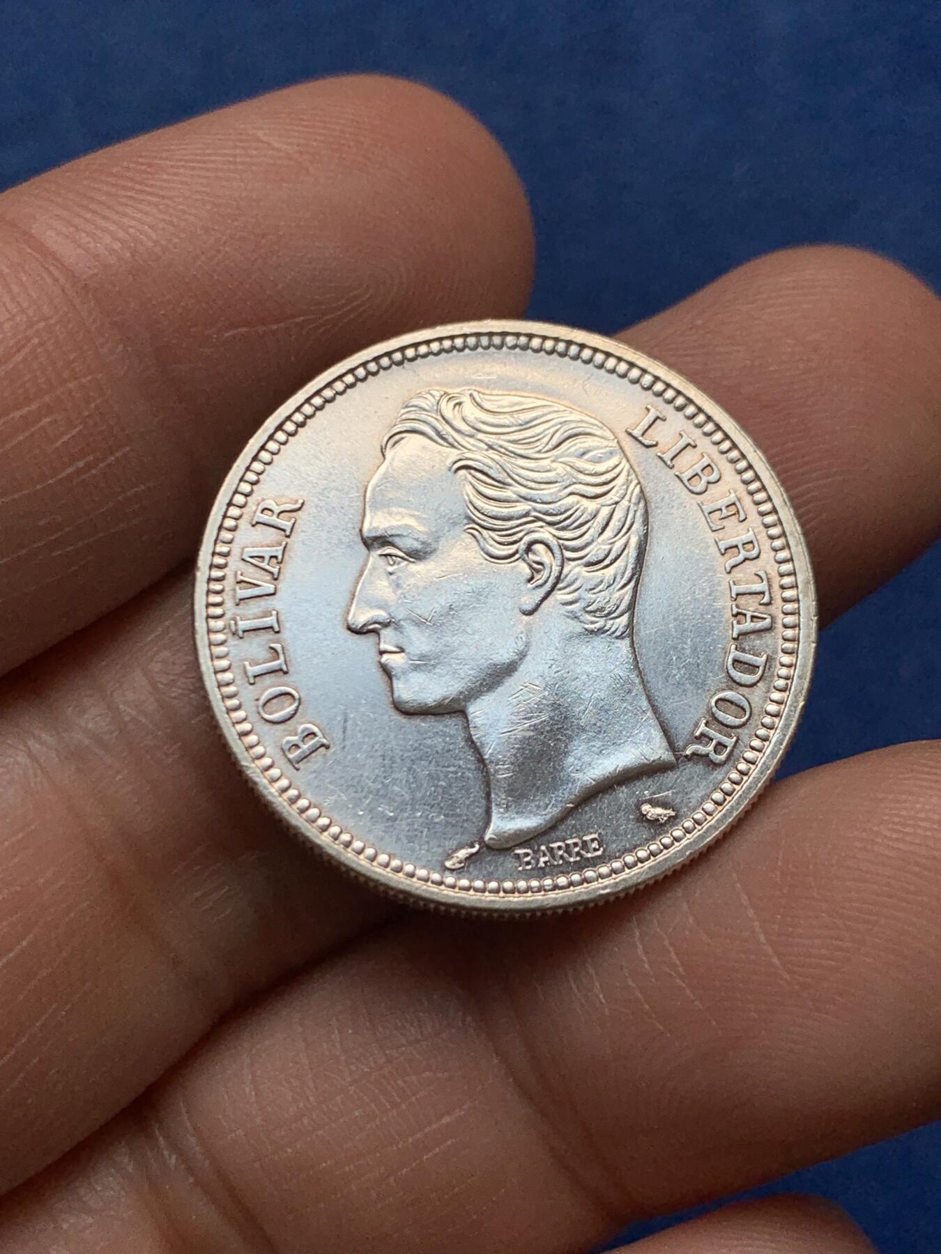 《竞宝斋》第474场 周日，周一 2场连拍 （全场包邮）欢迎送拍 两枚一组 委内瑞拉1960年银币 2玻利瓦尔+1玻利瓦尔 好品 835银 总重15克