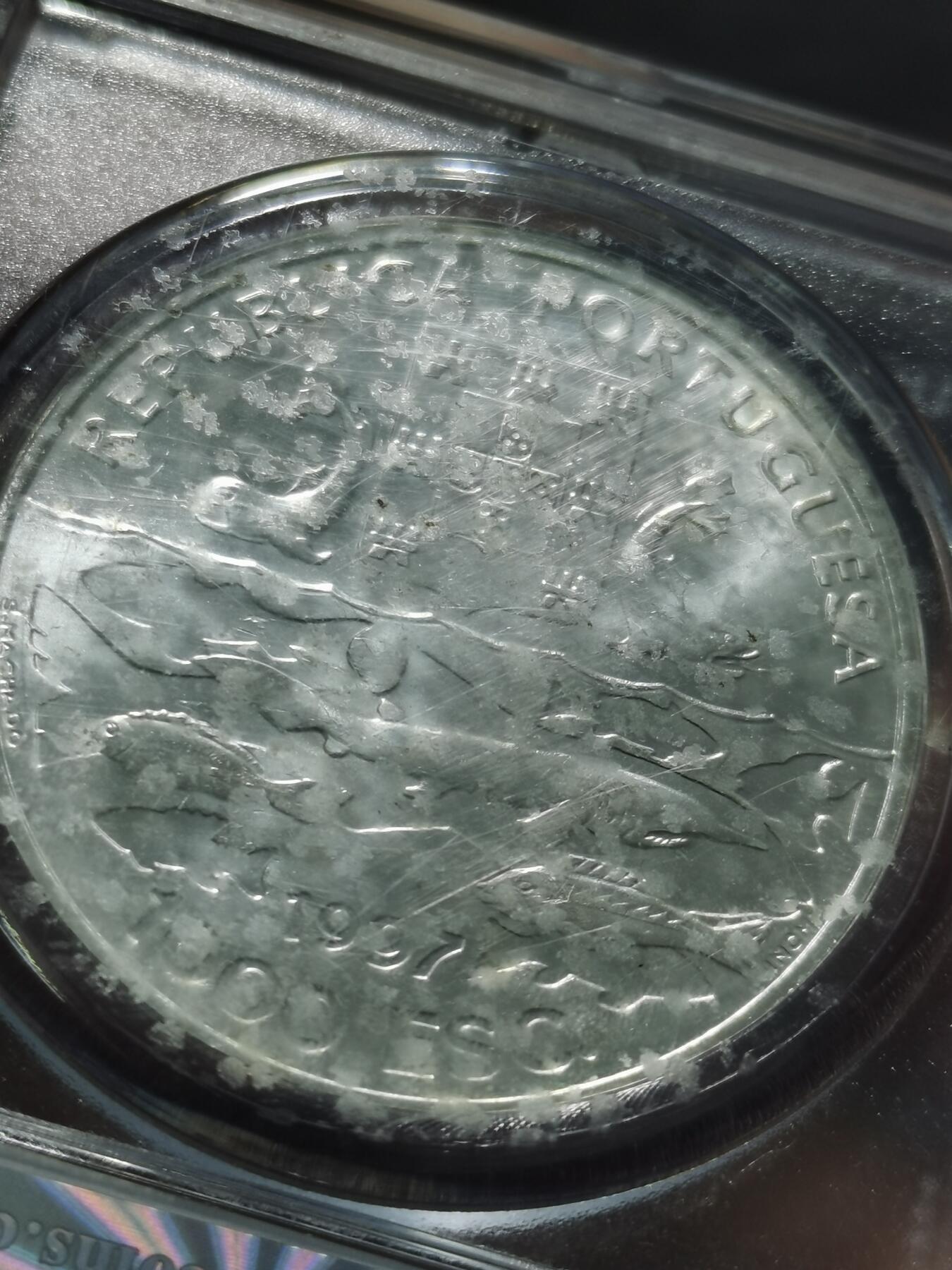 天下钱庄专场欢迎参拍 葡萄牙1000埃斯库多银币，盒子有点花