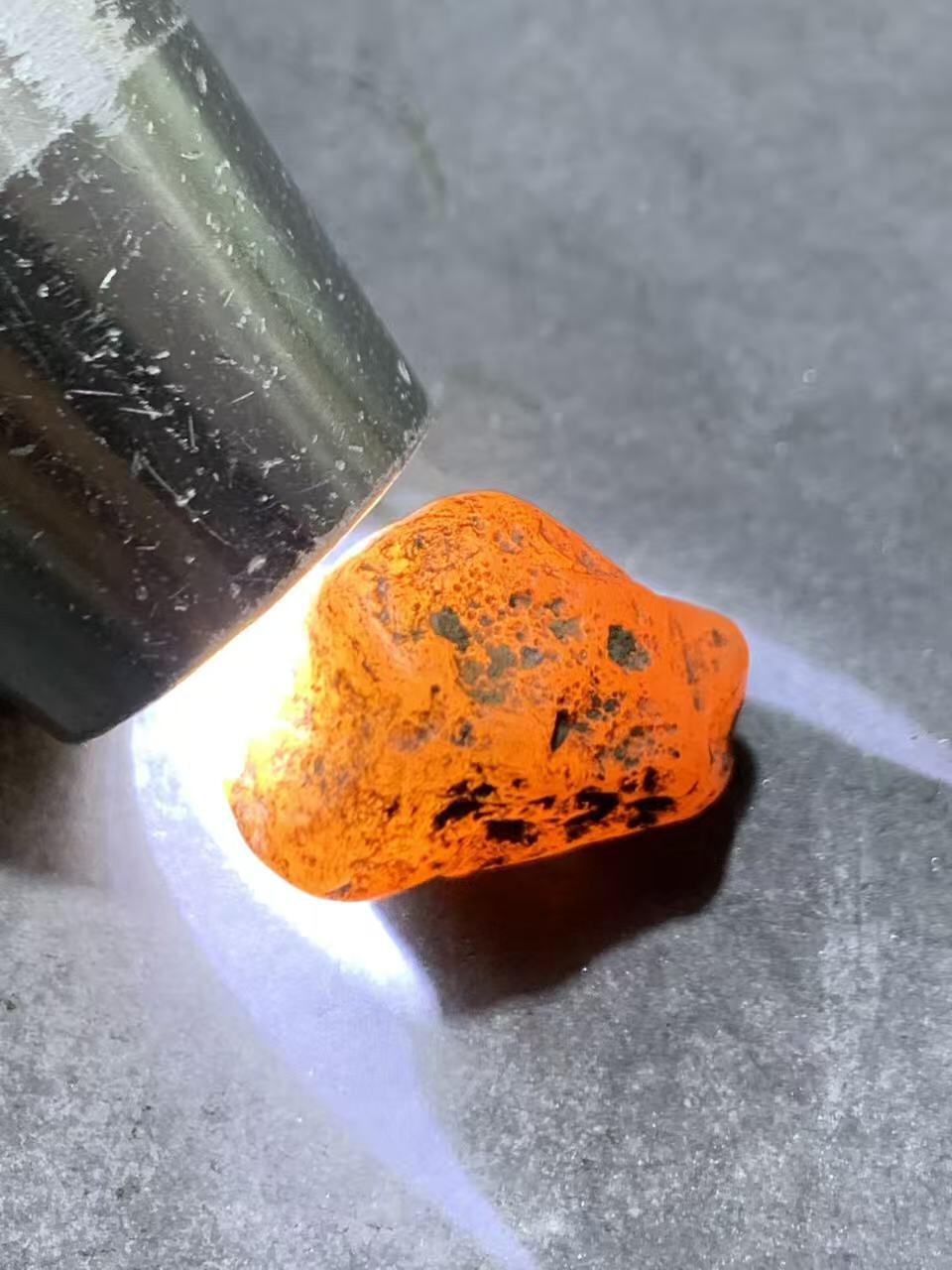 精美蒙头料原皮南红玛瑙原石一颗