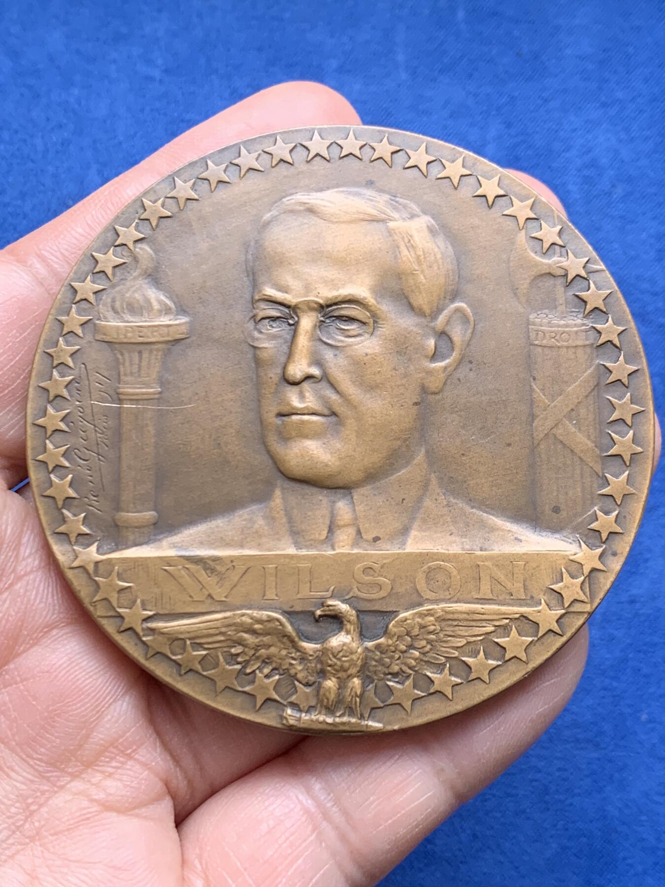 《竞宝斋》第474场 周日，周一 2场连拍 （全场包邮）欢迎送拍 名家Rene Gregoire作1917年美国加入第一次世界大战纪念大铜章 139.6克 67.6mm 丰饶角铜标