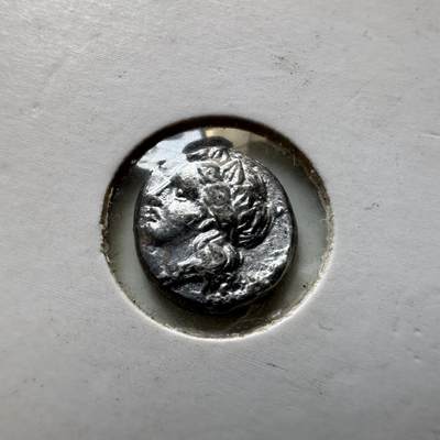 🌹外币初藏🌹🐯2026年第34场   每周二四六晚8️⃣点 接代拍 - 古希腊 公元前350-300年 Damon城邦 阿波罗 三足祭坛 小银币 10毫米 复刻币