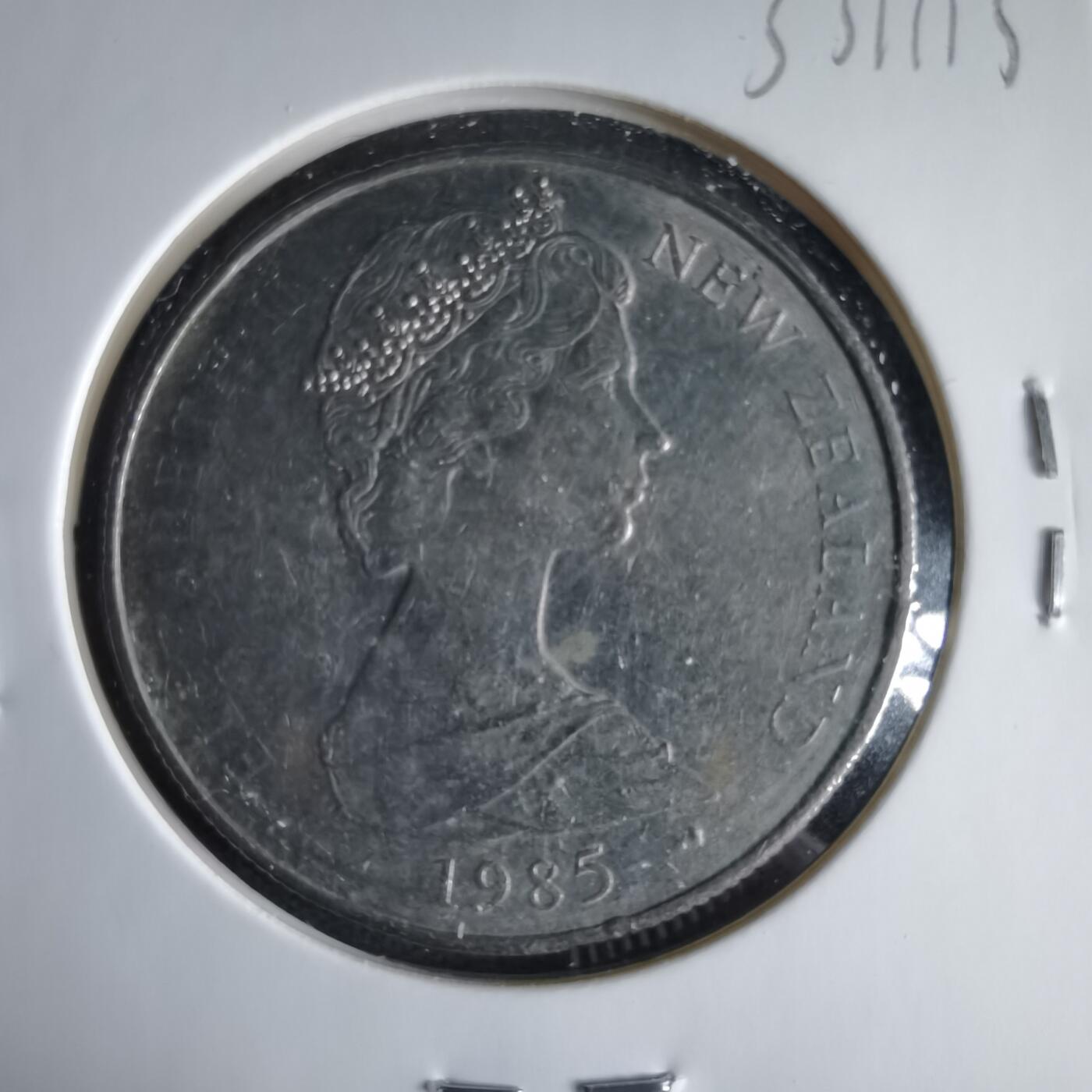 沼泽如烟--第1033场 新西兰1985年50分浅雕版