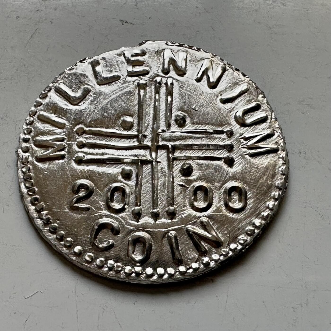 🌹外币初藏🌹🐯2026年第34场   每周二四六晚8️⃣点 接代拍 英国 2000年 圣玛丽教堂 千禧纪念锡镴代币 24毫米