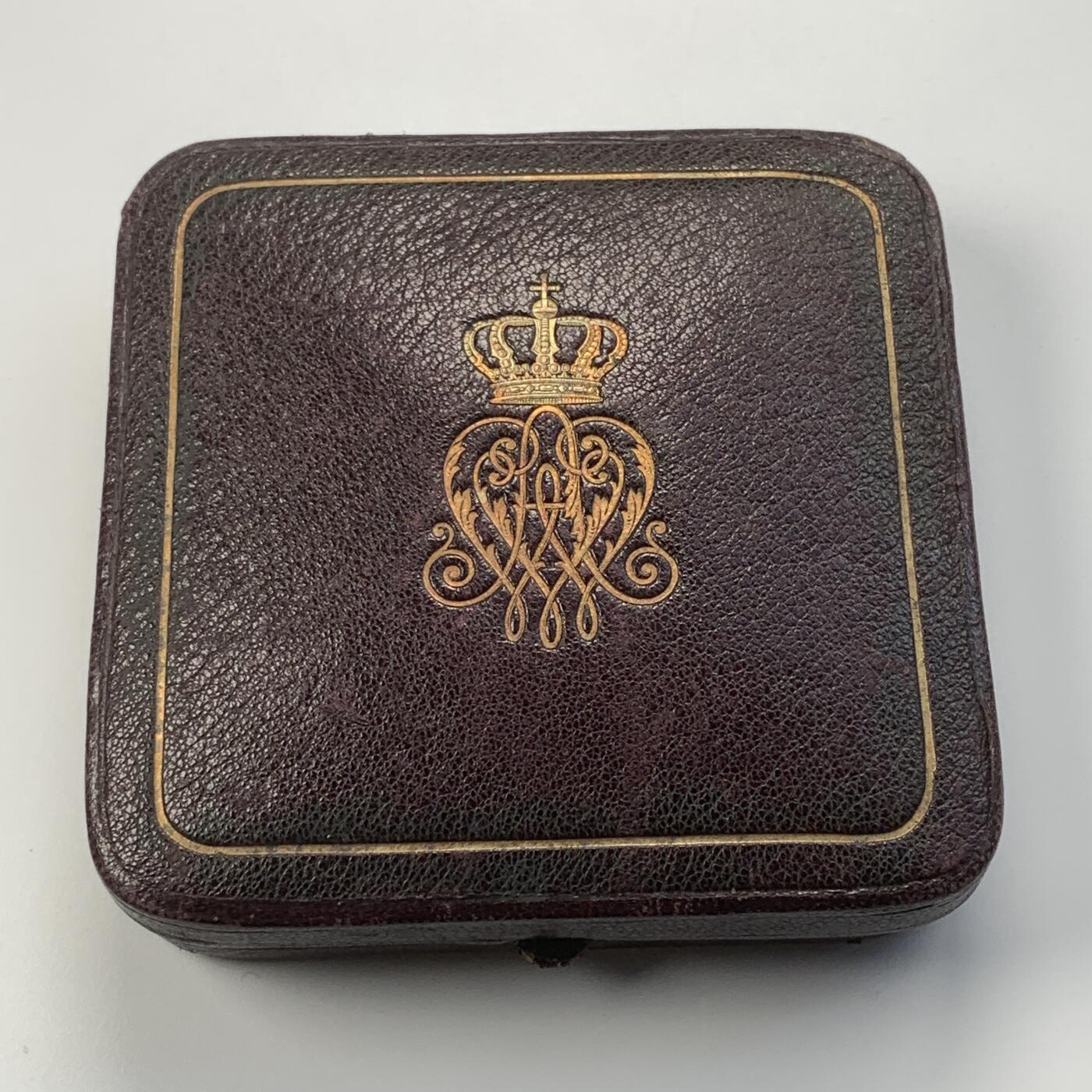 掌中浮雕-藏着的欧洲第056场 1912年德国威廉二世&奥古斯塔•维多利亚结婚三十年纪念银章 ,45mm，50.3g，原盒卡扣松了，扣不紧