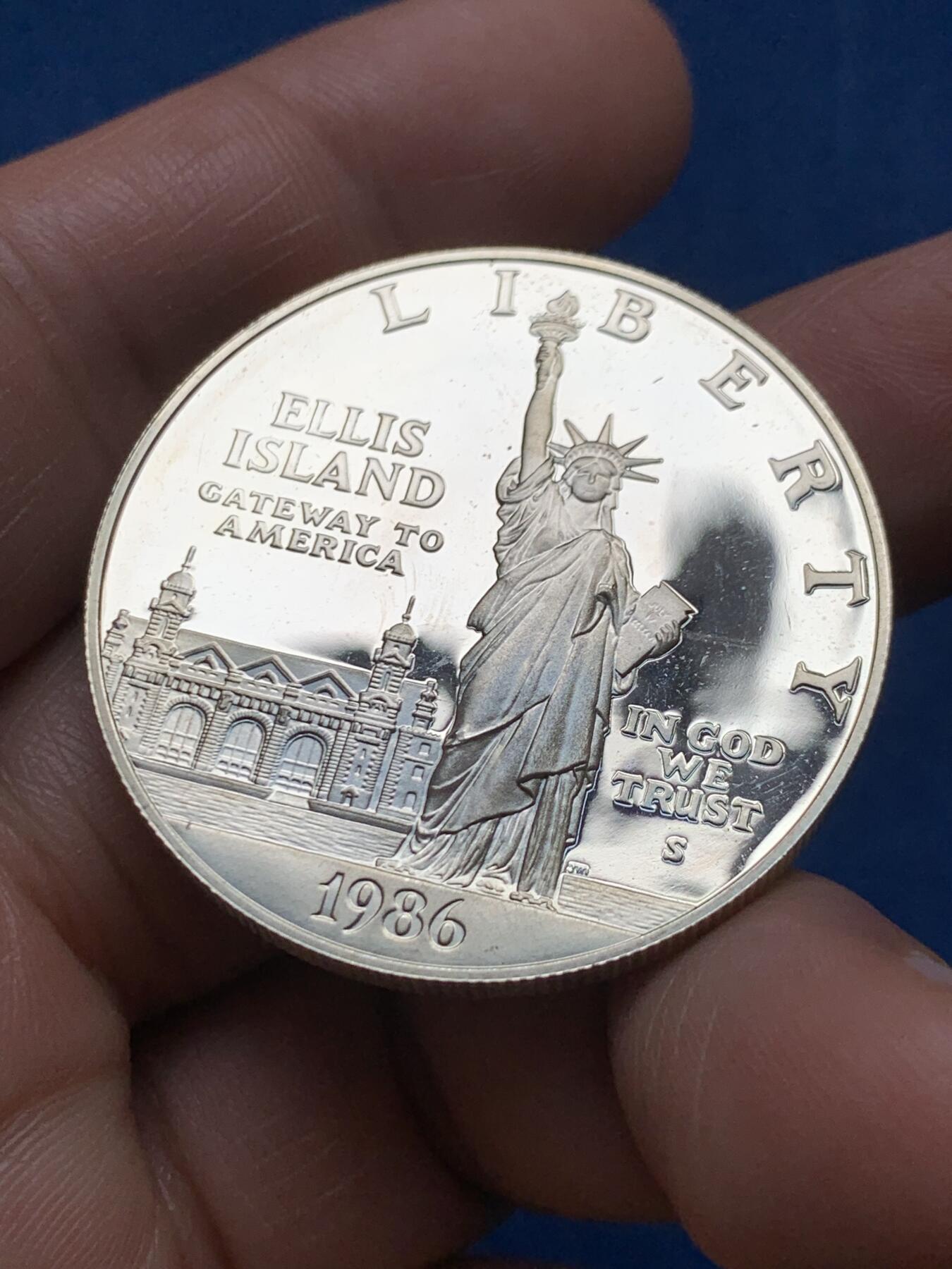 《竞宝斋》第474场 周日，周一 2场连拍 （全场包邮）欢迎送拍 美国 1986年 自由女神像 1美元精制银币，26.7克，900银