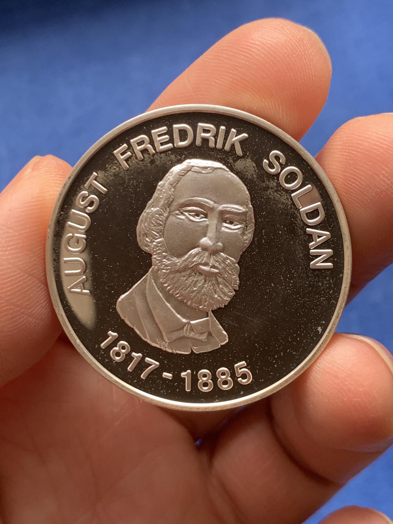 《竞宝斋》第474场 周日，周一 2场连拍 （全场包邮）欢迎送拍 芬兰1994年Soldan一盎司银章 镜面感强烈 32.1克 925银