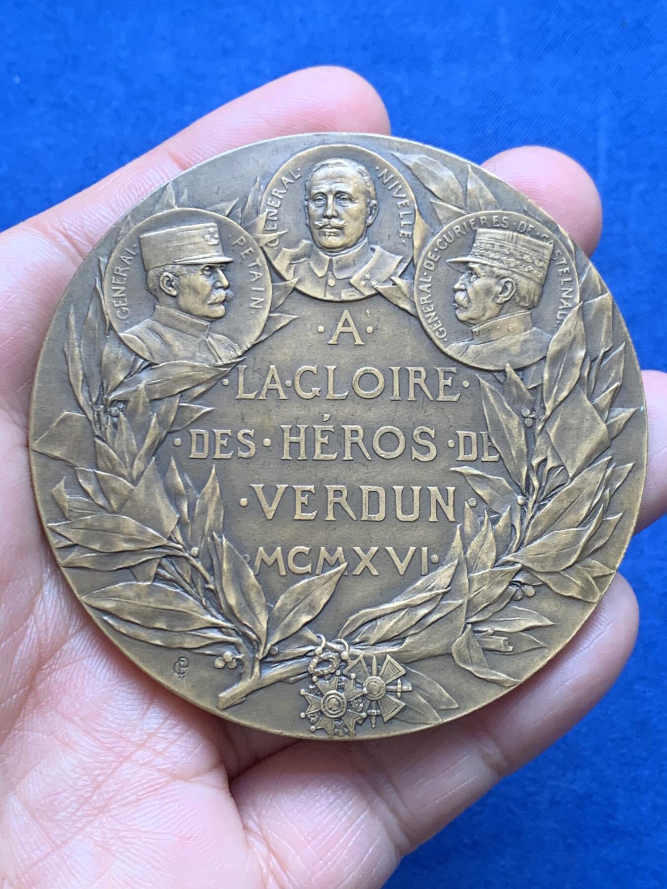 《竞宝斋》第474场 周日，周一 2场连拍 （全场包邮）欢迎送拍 1916年名家CH.Pillet作法国凡尔登战役纪念大铜章 138克 67.4mm 丰饶角铜标