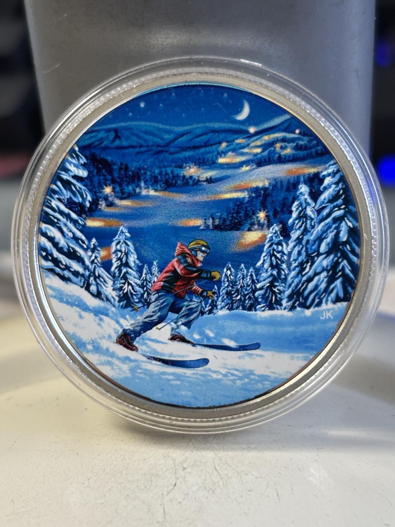 第195期拍卖 加拿大2017年户外运动系列夜光划雪精制纪念彩银币，9999银，23.17克，