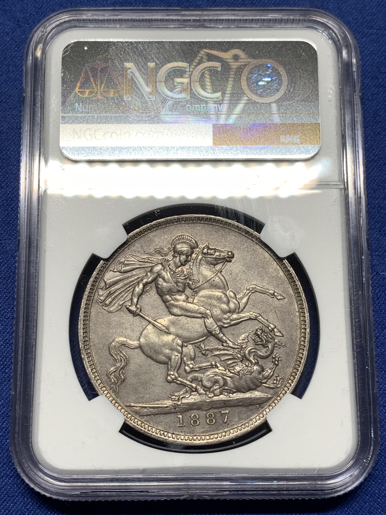 《竞宝斋》第474场 周日，周一 2场连拍 （全场包邮）欢迎送拍 NGC AU 英国 1887年 维多利亚高冠马剑克朗大银币