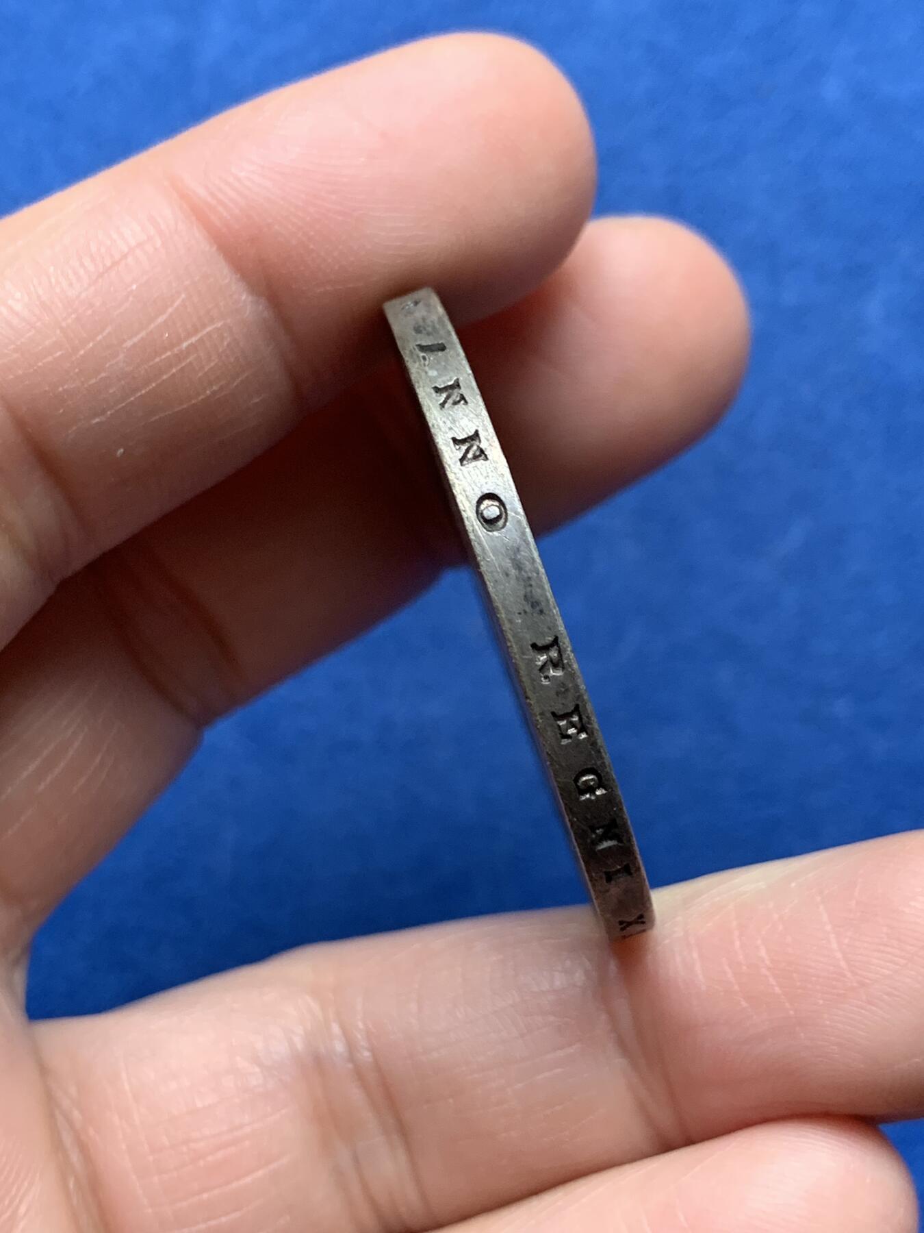 《竞宝斋》第474场 周日，周一 2场连拍 （全场包邮）欢迎送拍 英国1935年乔治五世木马剑一克朗银币 细节见图