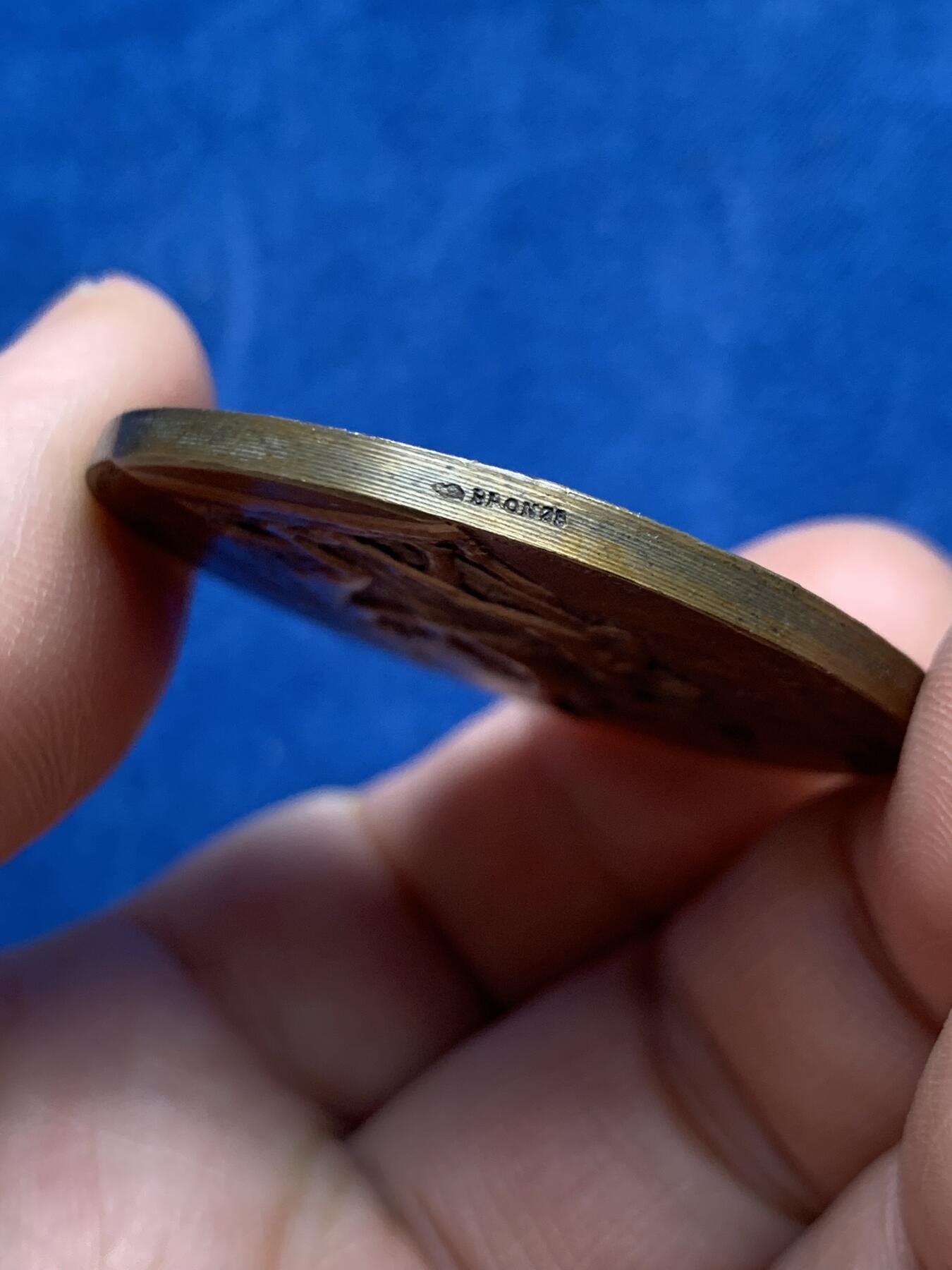 《竞宝斋》第474场 周日，周一 2场连拍 （全场包邮）欢迎送拍 名家让-巴蒂斯-卡尔波作1933年巴黎综合理工大学第五十届舞会纪念铜章 33.5克 41mm 丰饶角铜标