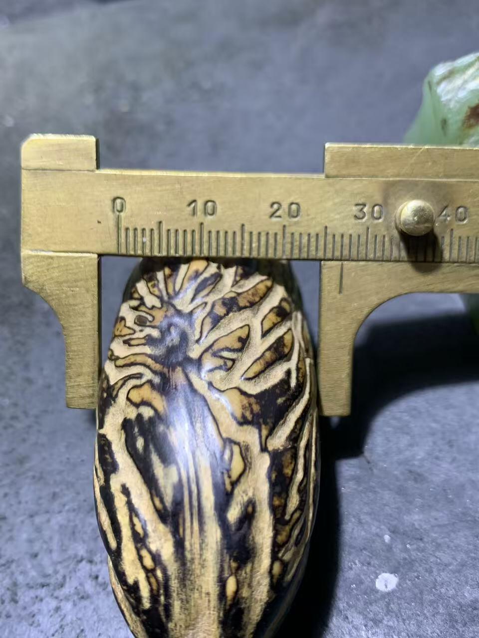 精美千眼菩提黑果把件一个，