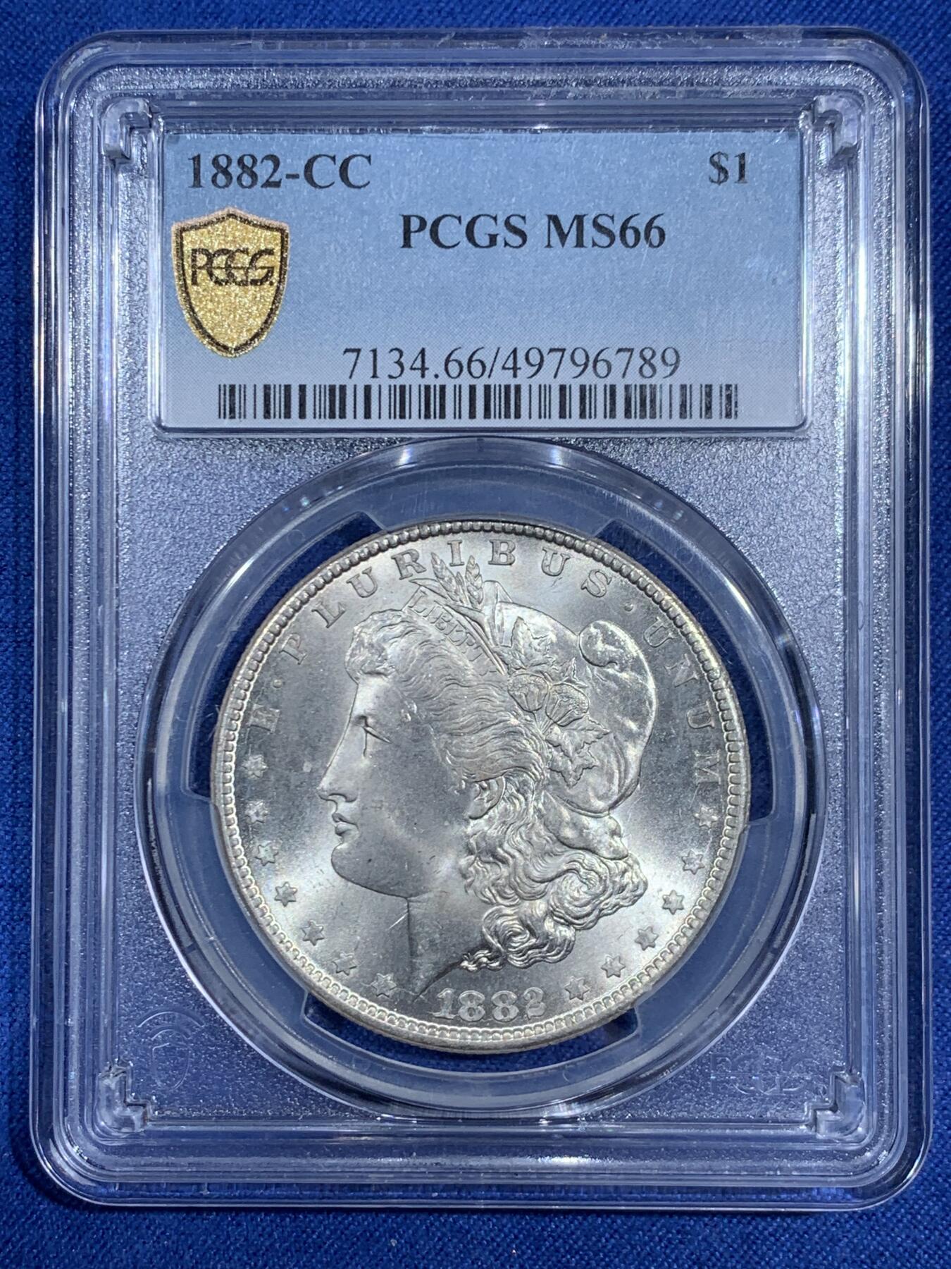 《竞宝斋》第474场 周日，周一 2场连拍 （全场包邮）欢迎送拍 PCGS MS66 美国 1882 CC 摩根银币 稀有卡森厂 麦稀奇所见最高分 转光犀利 打制极美 银霜感十足 不可错过的极佳收藏品 一枚毕业