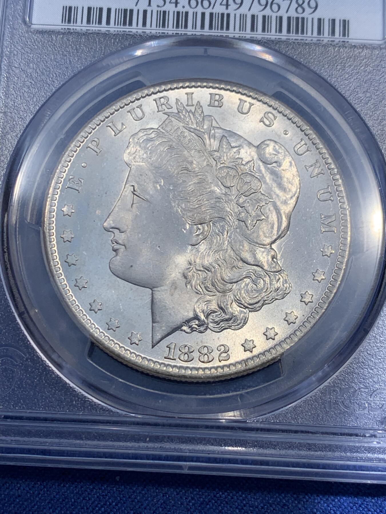 《竞宝斋》第474场 周日，周一 2场连拍 （全场包邮）欢迎送拍 PCGS MS66 美国 1882 CC 摩根银币 稀有卡森厂 麦稀奇所见最高分 转光犀利 打制极美 银霜感十足 不可错过的极佳收藏品 一枚毕业