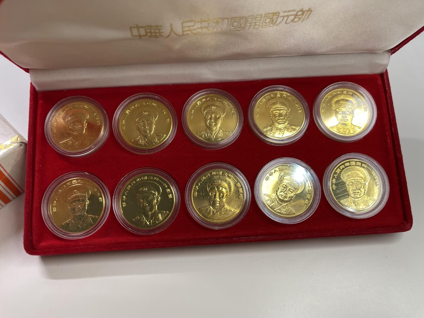 新时代收藏快速小拍 拍卖本周一线所得新货 欢迎关注 10大元帅纪念章铜渡24 K金 包装精美