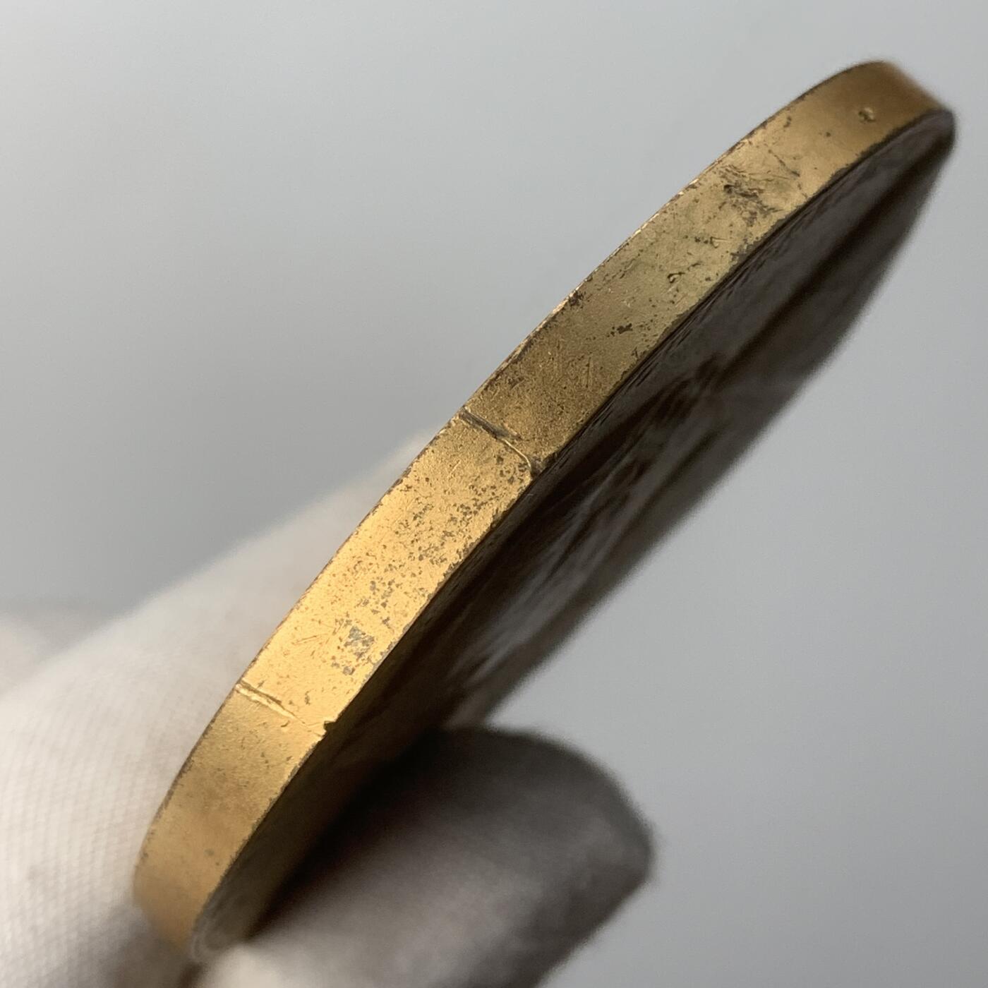 掌中浮雕-藏着的欧洲第056场 1882年法国政治家莱昂·甘必大（Léon Gambetta）逝世纪念镀金铜章，68mm，大师罗蒂作品