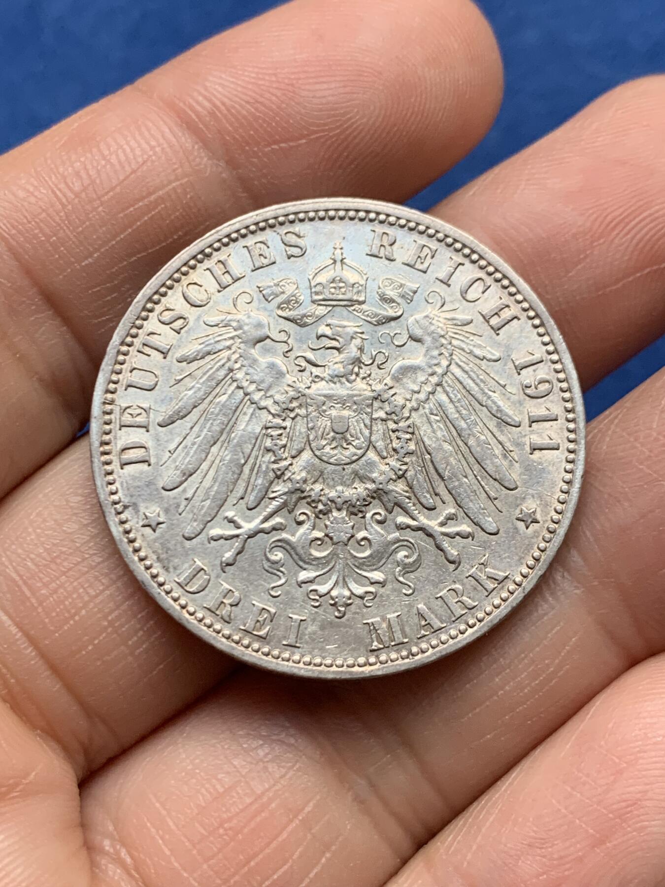 《竞宝斋》第474场 周日，周一 2场连拍 （全场包邮）欢迎送拍 德国 1911年 汉堡双狮 3马克 银币 ，淡包浆带底光